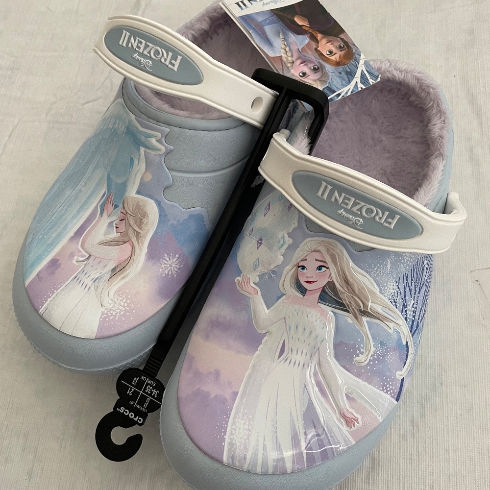 CROCS FROZEN LINED CLOGS J3 NWT
